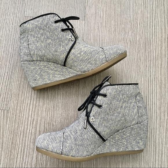 Toms Shoes - TOMS Black Gold Metallic Desert Wedges, Size 6